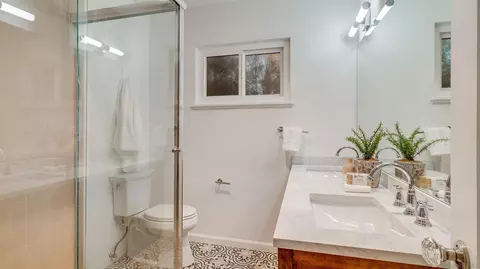 Bath - 7415 High Ave, La Jolla, CA 92037 photo 4 of 4