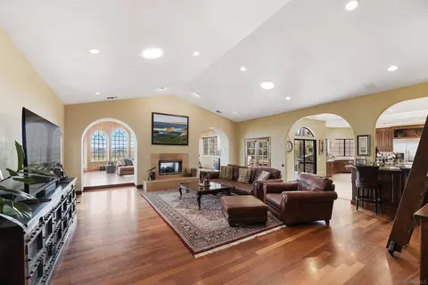 Living - 12963 Glen Circle Rd, Poway, CA 92064 photo 2 of 11