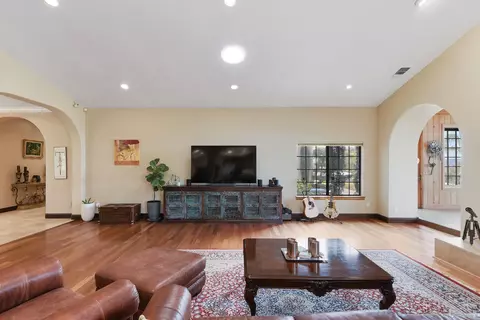 Living - 12963 Glen Circle Rd, Poway, CA 92064 photo 4 of 11