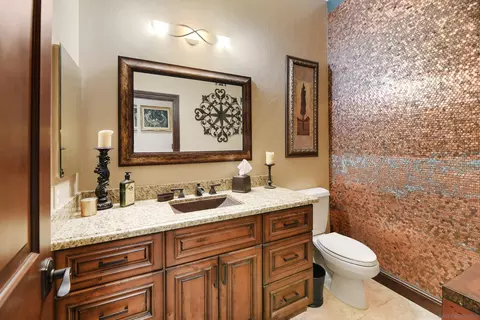 Bath - 12963 Glen Circle Rd, Poway, CA 92064 photo 4 of 10
