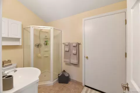 Bath - 12963 Glen Circle Rd, Poway, CA 92064 photo 3 of 10