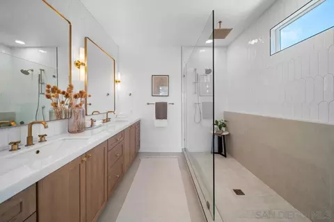 Bath - 3205 Brookside Ln, Encinitas, CA 92024 photo 3 of 8