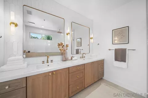 Bath - 3205 Brookside Ln, Encinitas, CA 92024 photo 4 of 8