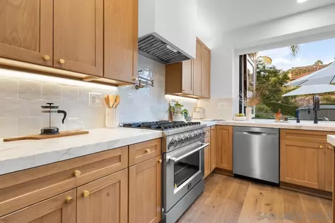 Kitchen - 3205 Brookside Ln, Encinitas, CA 92024 photo 4 of 6