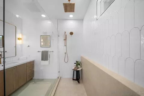 Bath - 3205 Brookside Ln, Encinitas, CA 92024 photo 6 of 8