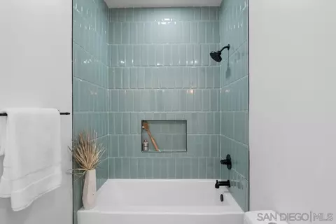 Bath - 3205 Brookside Ln, Encinitas, CA 92024 photo 8 of 8
