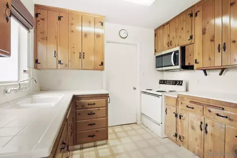 8070 Carlette St, La Mesa, CA 91942 photo 10