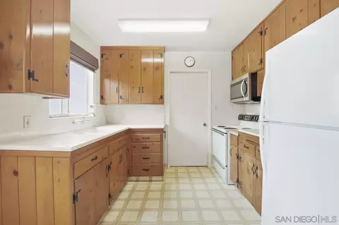 8070 Carlette St, La Mesa, CA 91942 photo 9