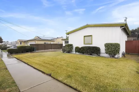 8070 Carlette St, La Mesa, CA 91942 photo 4