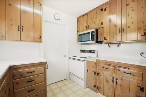 8070 Carlette St, La Mesa, CA 91942 photo 11