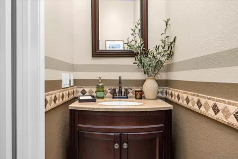 Bath - 2940 Sunhaven Ct, Alpine, CA 91901 photo 1 of 7