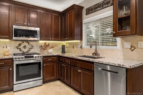 Kitchen - 2940 Sunhaven Ct, Alpine, CA 91901 photo 3 of 4