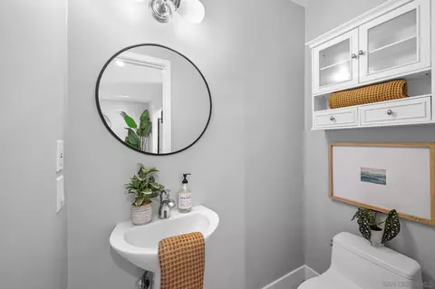 Bath - 648 E Solana Cir, Solana Beach, CA 92075 photo 1 of 4