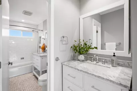Bath - 648 E Solana Cir, Solana Beach, CA 92075 photo 4 of 4
