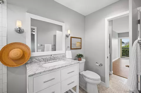 Bath - 648 E Solana Cir, Solana Beach, CA 92075 photo 2 of 4
