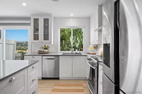 Kitchen - 648 E Solana Cir, Solana Beach, CA 92075 photo 4 of 6