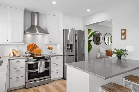 Kitchen - 648 E Solana Cir, Solana Beach, CA 92075 photo 5 of 6