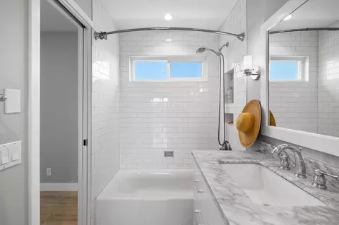 Bath - 648 E Solana Cir, Solana Beach, CA 92075 photo 3 of 4