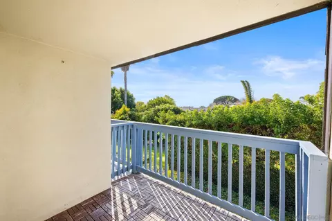 Exterior - 648 E Solana Cir, Solana Beach, CA 92075 photo 3 of 4