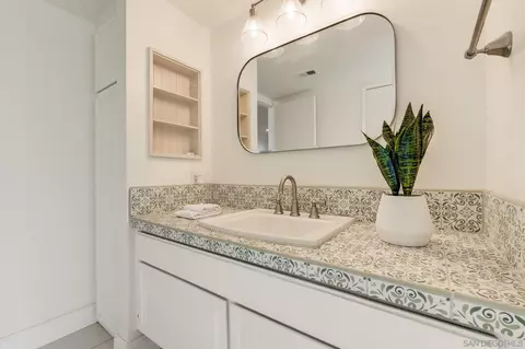 Bath - 135 Little Oaks Rd, Encinitas, CA 92024 photo 2 of 7