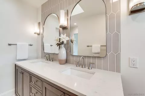 Bath - 135 Little Oaks Rd, Encinitas, CA 92024 photo 3 of 7