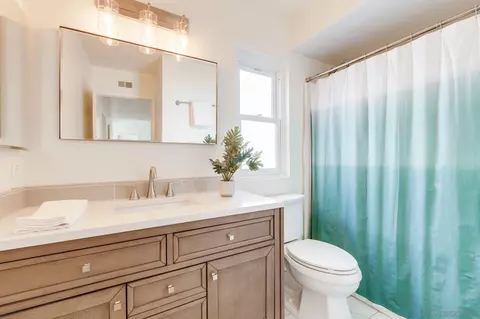 Bath - 135 Little Oaks Rd, Encinitas, CA 92024 photo 6 of 7