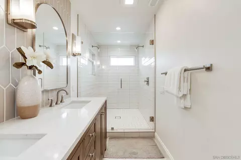 Bath - 135 Little Oaks Rd, Encinitas, CA 92024 photo 5 of 7