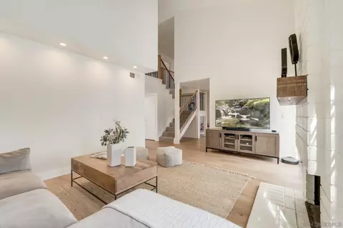 Living - 135 Little Oaks Rd, Encinitas, CA 92024 photo 2 of 4