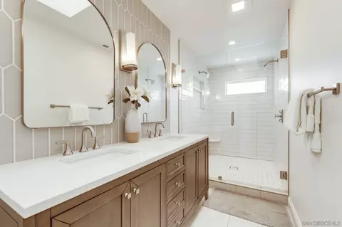 Bath - 135 Little Oaks Rd, Encinitas, CA 92024 photo 7 of 7