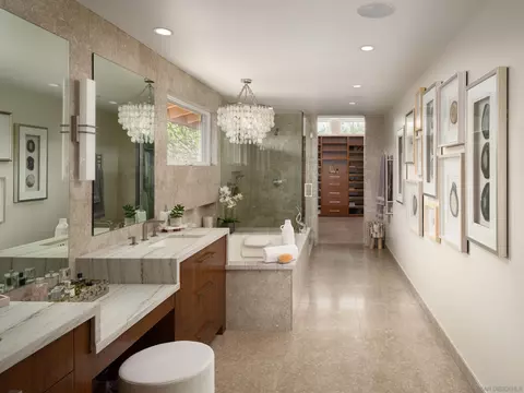 Bath - 5976 Germaine Ln, La Jolla, CA 92037 photo 3 of 5