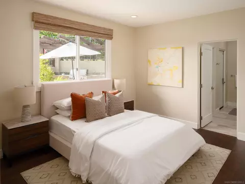 Bedroom - 5976 Germaine Ln, La Jolla, CA 92037 photo 4 of 4
