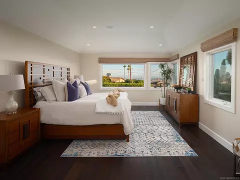 Bedroom - 5976 Germaine Ln, La Jolla, CA 92037 photo 2 of 4
