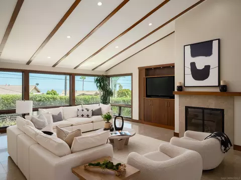Living - 5976 Germaine Ln, La Jolla, CA 92037 photo 2 of 3