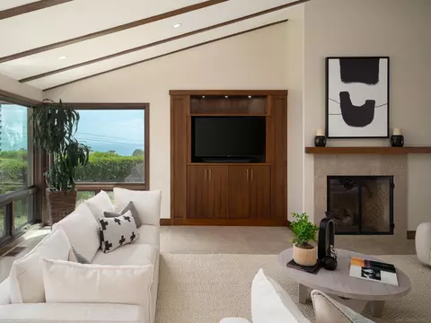Living - 5976 Germaine Ln, La Jolla, CA 92037 photo 1 of 3