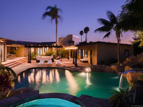Exterior - 5976 Germaine Ln, La Jolla, CA 92037 photo 5 of 5