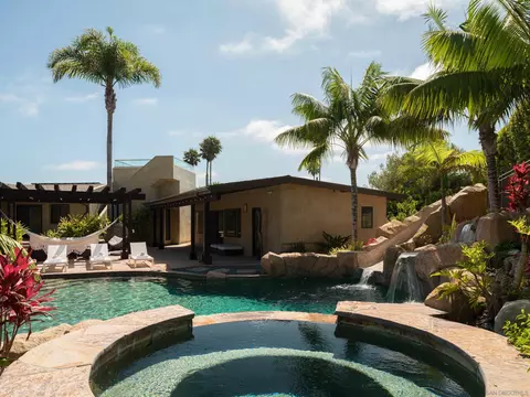 Exterior - 5976 Germaine Ln, La Jolla, CA 92037 photo 3 of 5