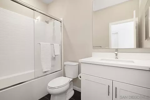Bath - 1635 Fig Tree Way, Oceanside, CA 92056 photo 6 of 6