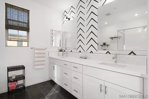 Bath - 1635 Fig Tree Way, Oceanside, CA 92056 photo 4 of 6