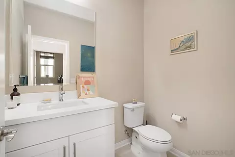 Bath - 1635 Fig Tree Way, Oceanside, CA 92056 photo 2 of 6