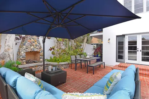 Exterior - 438 Sea Ln, La Jolla, CA 92037 photo 4 of 8