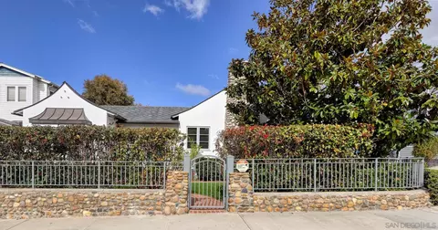 Exterior - 438 Sea Ln, La Jolla, CA 92037 photo 7 of 8