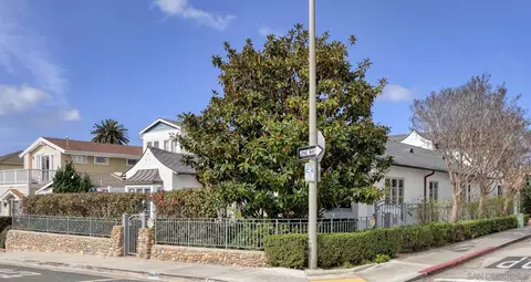 Exterior - 438 Sea Ln, La Jolla, CA 92037 photo 6 of 8