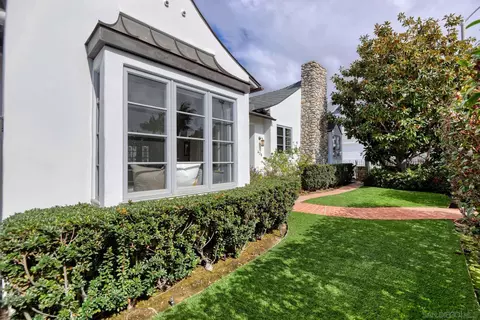 Exterior - 438 Sea Ln, La Jolla, CA 92037 photo 2 of 8