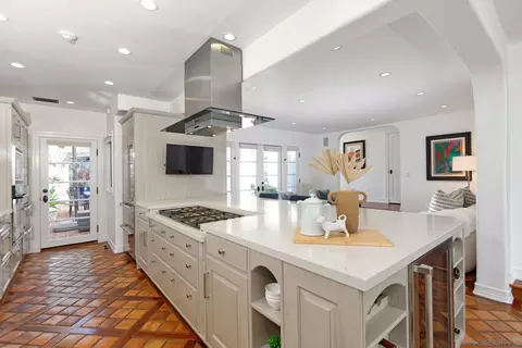 Kitchen - 438 Sea Ln, La Jolla, CA 92037 photo 2 of 2