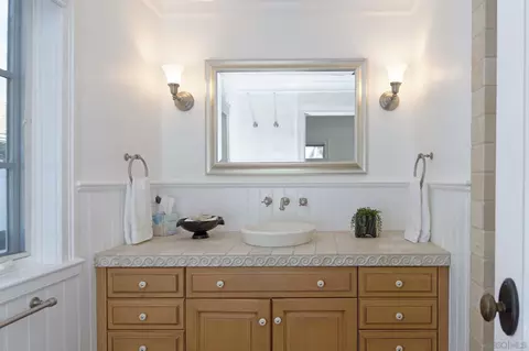 Bath - 438 Sea Ln, La Jolla, CA 92037 photo 1 of 3