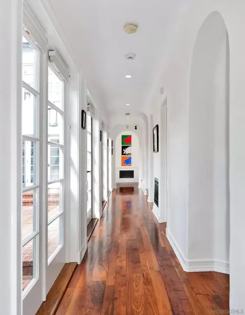 Entry Way - 438 Sea Ln, La Jolla, CA 92037 photo 2 of 2