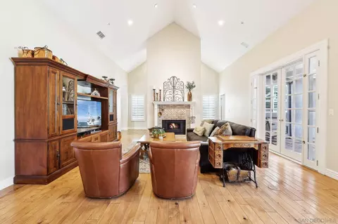 Living - 17702 Old Winery Way, Poway, CA 92064 photo 3 of 4