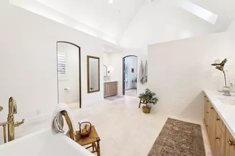 Bath - 17702 Old Winery Way, Poway, CA 92064 photo 7 of 13