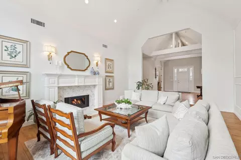 Living - 17702 Old Winery Way, Poway, CA 92064 photo 2 of 4