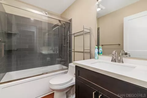 Bath - 1764 Arroyo Gln, Escondido, CA 92026 photo 3 of 3